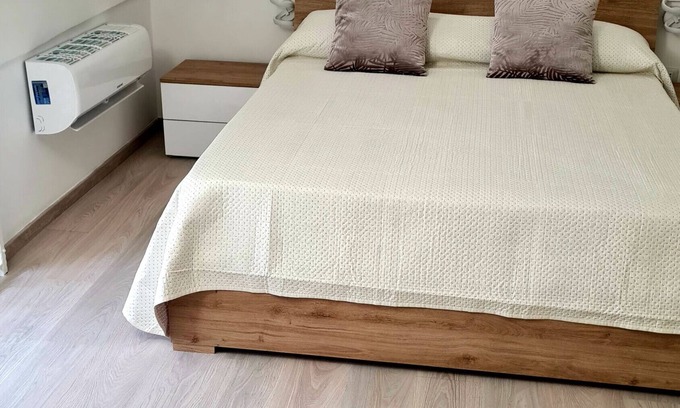 Manfredonia House | Holiday Home 'Casa Vacanza Nonna Anna' with Sea View, Wi-Fi and Air Conditioning