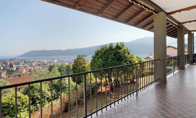 Verbania House | Holiday Home 'Casa Vacanza Anna' with Lake View, Terrace and Private Garden