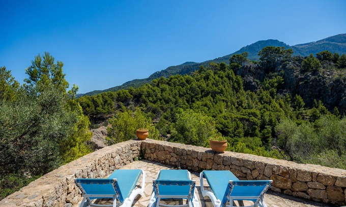 Deia House | Holiday Home 'Casita En Cala Deia Junto Al Mar 1' with Sea View, Wi-Fi and Air Conditioning