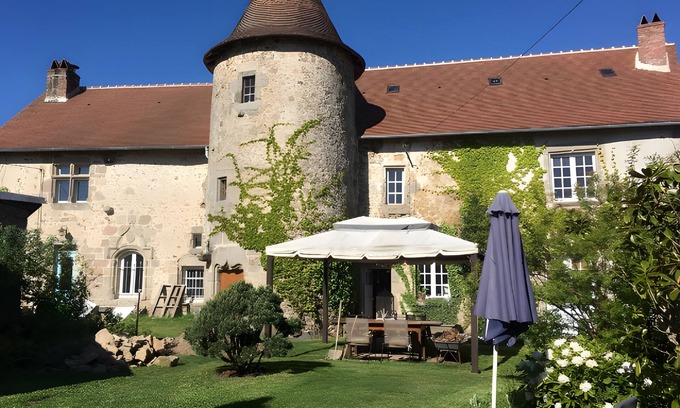 Le Grand-Bourg House | Holiday Home 'Chez Poton' with Private Terrace, Private Garden and Wi-Fi