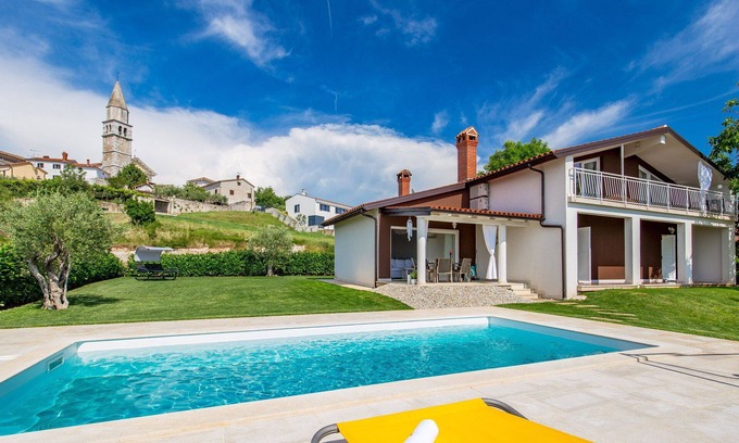 Strpacici Villa | Holiday Home Cherry Hill with Pool