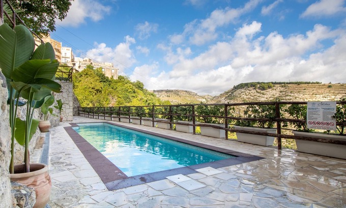 Ragusa House | Holiday Home 'Chibao House' with Private Pool, Mountain View, Garden and Wi-Fi