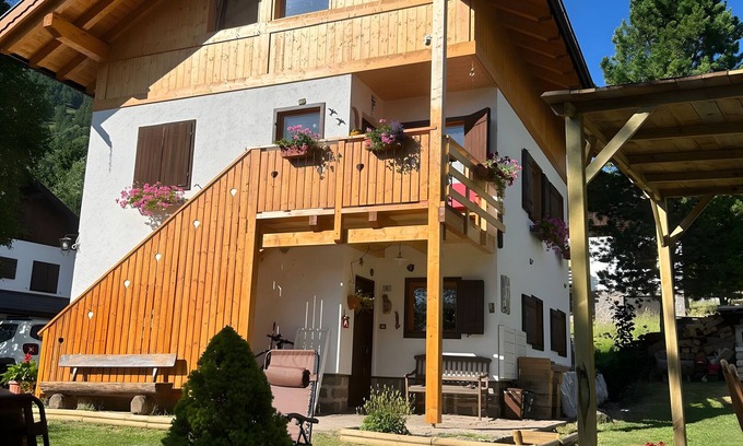 Bellamonte House | Holiday Home 'Ciasa La Cate' with Mountain View, Private Terrace and Wi-Fi