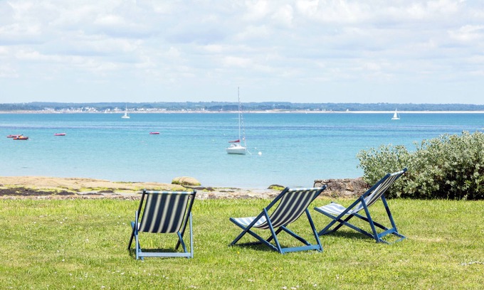 Loctudy House | Holiday Home 'Coin De Paradis Face À L'océan' with Sea View, Terrace and Wi-Fi
