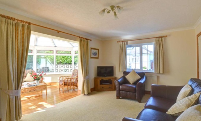 Dulas House | Holiday Home Conty