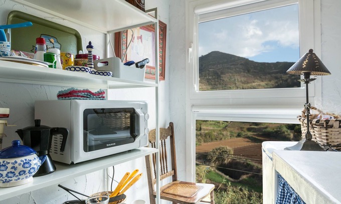 La Solana House | Holiday Home "Cueva de Sacromonte" with Mountain View, Wi-Fi & Terrace