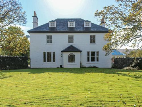 Dunvegan House | Holiday Home Dunvegan House by Interhome