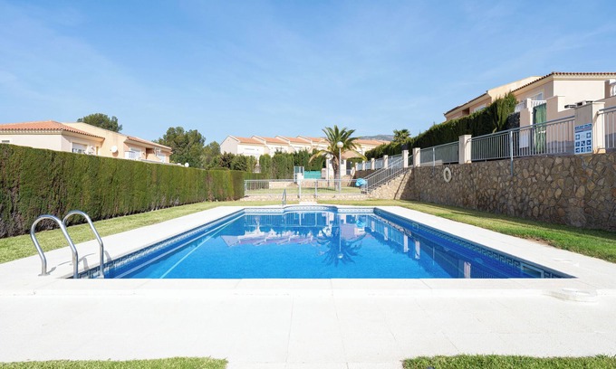 Miami Platja House | Holiday Home 'Isaac Casalot' with Shared Pool, Wi-Fi and Air Conditioning