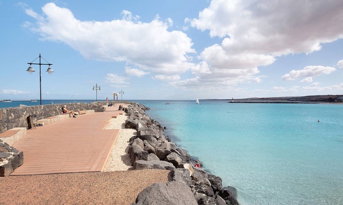 Puerto del Rosario Apartment | Holiday Home Juana with Terrace & Wi-Fi