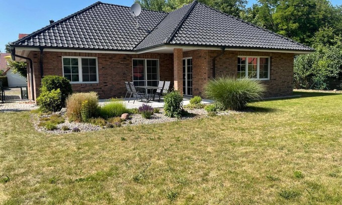 Muritz House | Holiday Home 'Ferienhaus Rechlin' with Private Terrace, Private Garden and Wi-Fi