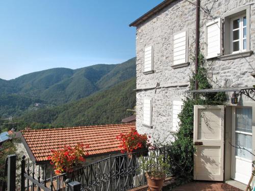 Tresana House | Holiday Home Flora by Interhome