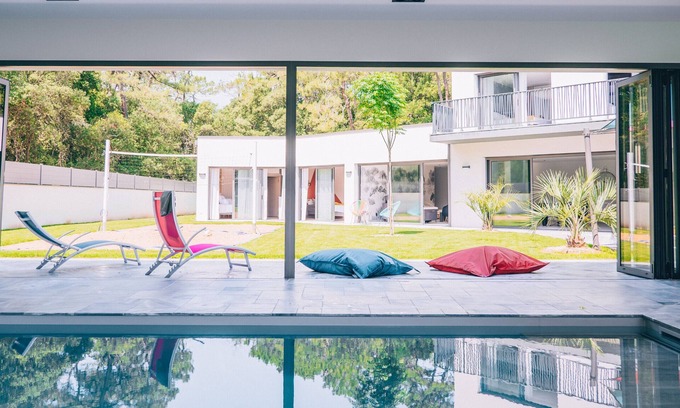 La Tranche-sur-Mer House | Holiday Home 'Villa Des Dunes' with Private Terrace, Wi-Fi and Air Conditioning