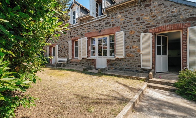 Pleneuf-Val-Andre House | Holiday Home 'Maison Pleneuf Val André Proche Mer' with Private Terrace, Private Garden and Wi-Fi