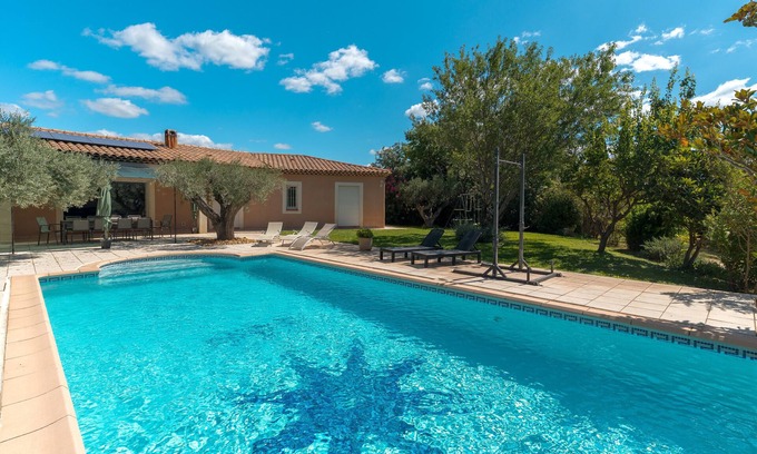 Salon-de-Provence House | Holiday Home 'Calme Et Sans Vis À Vis' with Private Pool, Private Terrace and Wi-Fi