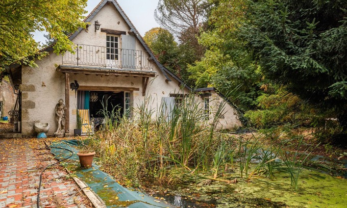 Vernou-sur-Brenne House | Holiday Home 'La Closerie Du Cassereau' with Shared Garden and Balcony