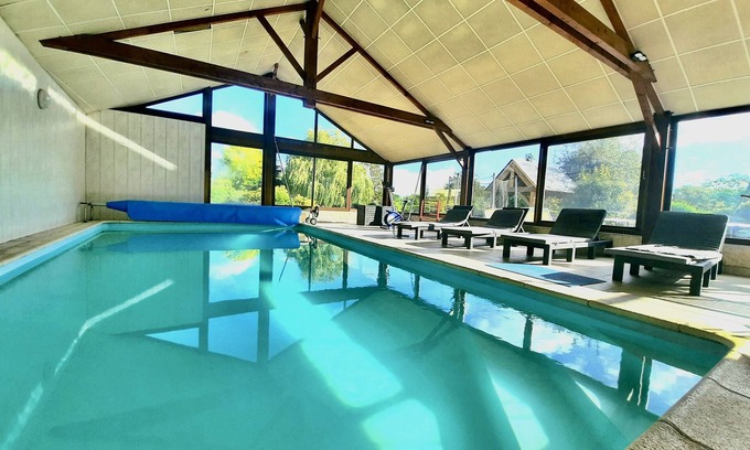 Huille House | Holiday Home 'Gîte Bleu Pour 14 Personnes' with Private Terrace and Wi-Fi