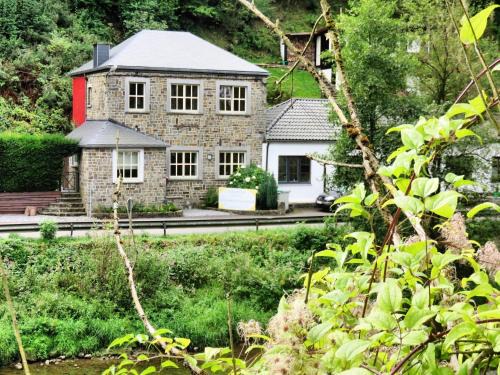 Sy House | Holiday Home in Durbuy by the Ourthe River