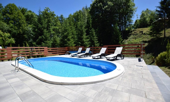 Brod Moravice House | Holiday Home in Brod Moravice with Pool