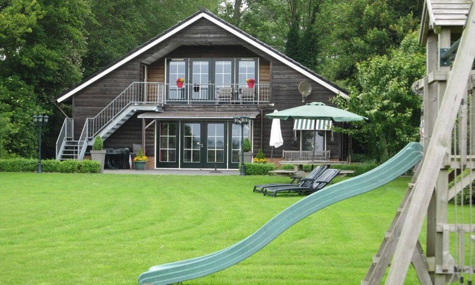 Noordbeemster House | Holiday Home in Noordbeemster with Bubble Bath