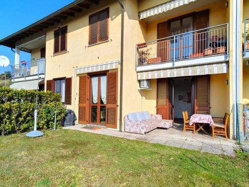 Poppino House | Holiday home in Poppino near lake