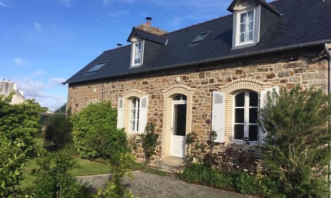 Plougasnou House | Holiday Home in Primel near Sandy Beach