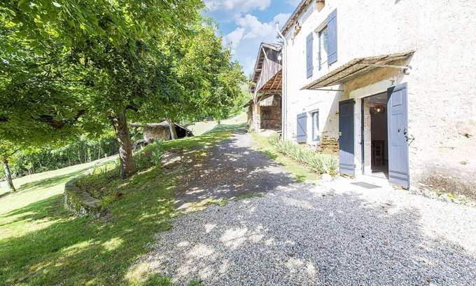 Soturac House | Holiday Home in Soturac with Private Pool