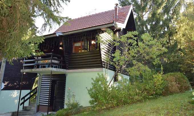 Vrbovsko House | Holiday Home in Vrbovsko near Kamačnik Trail