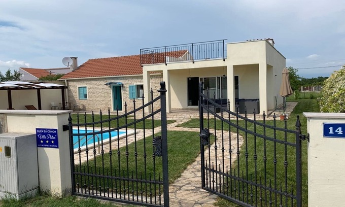 Murvica House | Holiday Home in Zadar with Private Pool