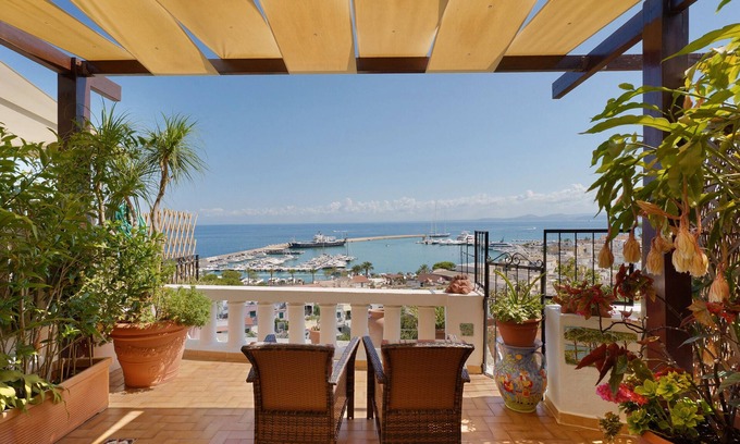 Casamicciola Terme House | Holiday Home 'Villino Dei Fiori' with Sea View, Wi-Fi and Air Conditioning