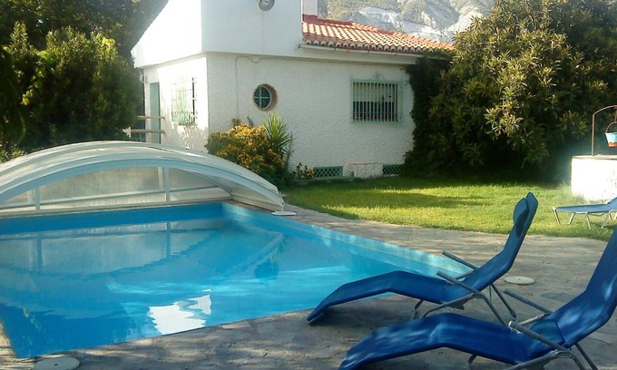 Durcal House | Holiday Home 'La Casita Del Valle' with Mountain View, Private Pool and Wi-Fi