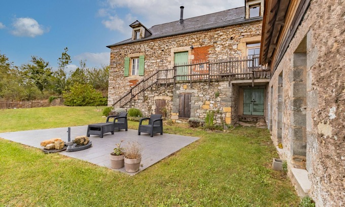 Salagnac House | Holiday Home 'La Dordogne En Périgord' with Private Pool, Private Terrace and Wi-Fi