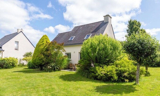 Fouesnant House | Holiday Home 'La Maison À Landebec' with Private Terrace, Private Garden and Wi-Fi
