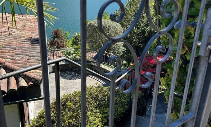 Vico Morcote House | Holiday home "La Quercia" with a view of the water