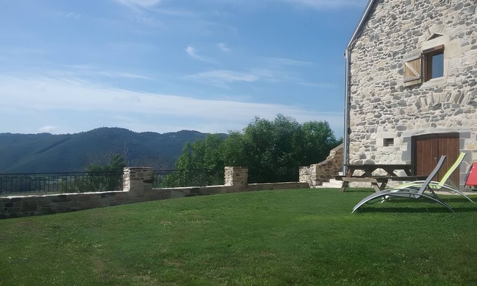 Rentieres House | Holiday Home 'Le Panorama' with Mountain View, Shared Terrace and Wi-Fi