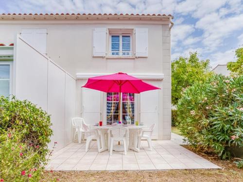 Vaux-sur-Mer House | Holiday Home Les Hautes Folies-7 by Interhome