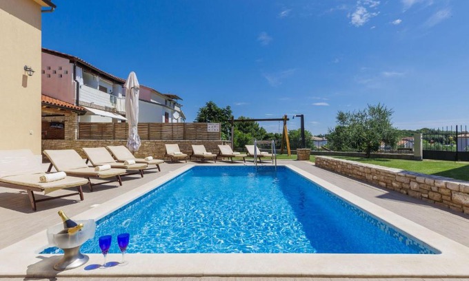 Stinjan House | Holiday Home Licardo by Interhome