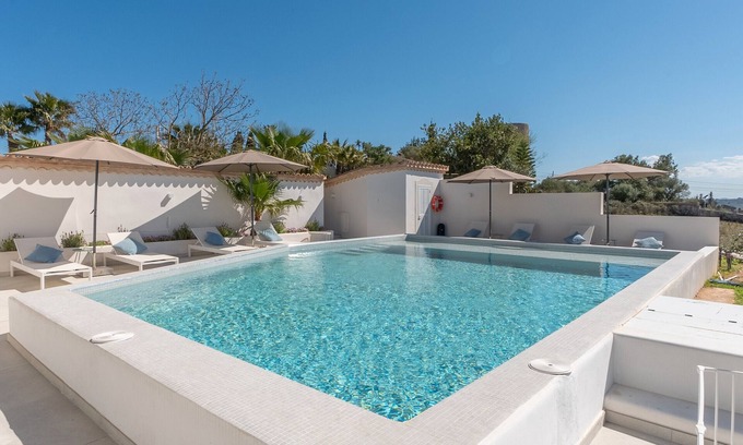 Ariany House | Holiday Home 'Luxury Finca Es Moli Pool Tennis' with Mountain View, Wi-Fi and Air Conditioning