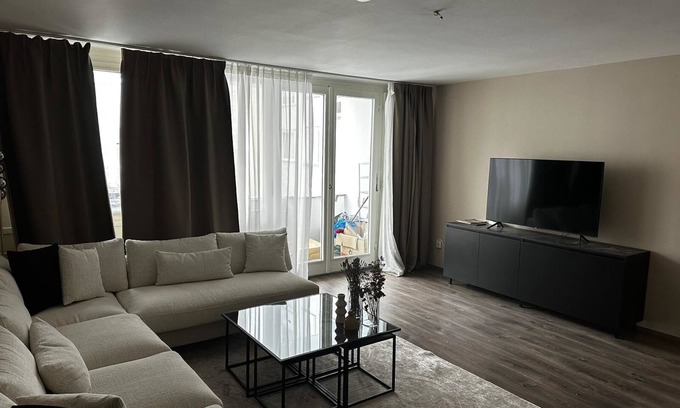Wilmersdorf House | Holiday Home 'Luxus Wohnung' with Balcony and Wi-Fi