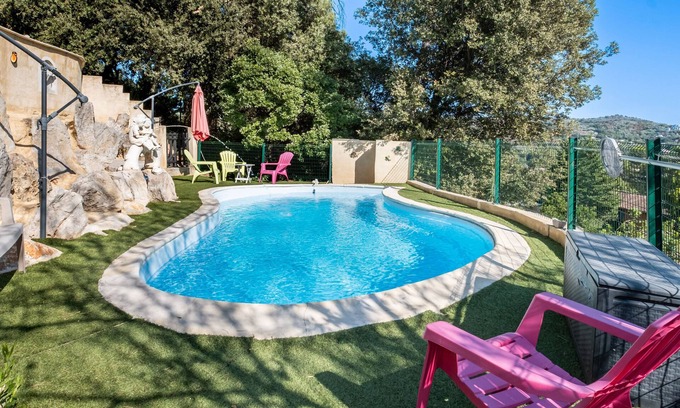 Pegomas House | Holiday Home 'Méli Mélo' with Mountain View, Private Pool and Air Conditioning