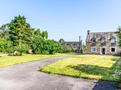 Ploemel House | Holiday Home Maison de Kerbarh by Interhome