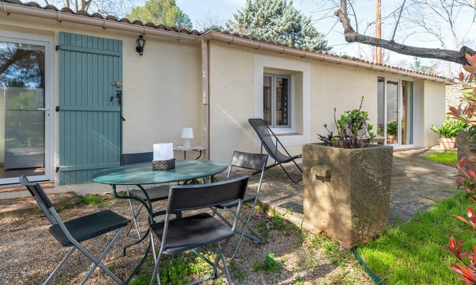 Garrigues House | Holiday Home 'Mazet' with Private Terrace, Private Garden and Wi-Fi
