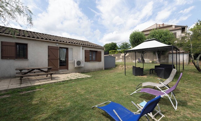 Ruoms House | Holiday Home "Ombre d'Été" with Private Garden & A/C