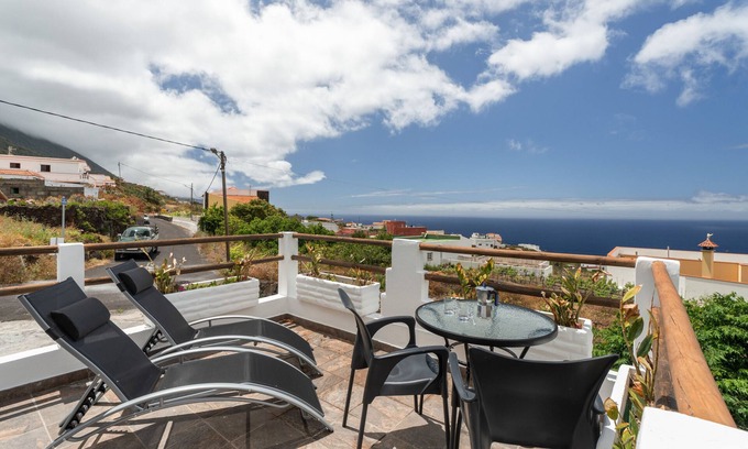 Tigaday House | Holiday Home 'Pozo Del Deseo' with Sea View, Private Terrace and Wi-Fi
