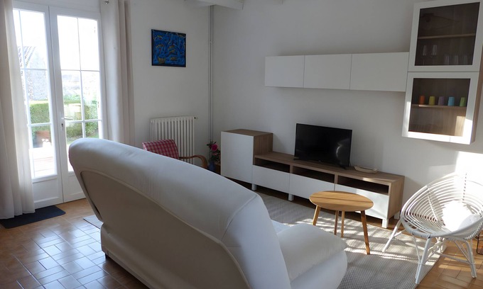 Jonzac House | Holiday Home 'Rénovée - Le 36' with Private Terrace, Private Garden and Wi-Fi