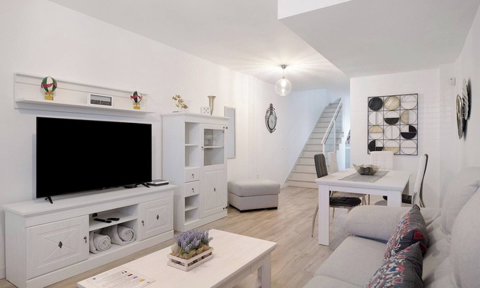 Arrecife House | Holiday Home "Reguemar" with Mountain Views and Wi-Fi