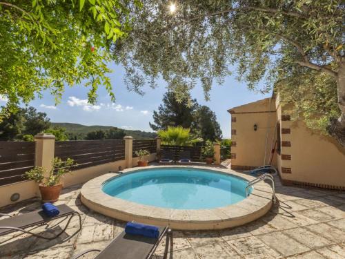 El Castell de Montornes House | Holiday Home Rossi by Interhome