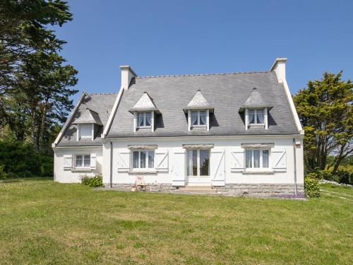 Crozon House | Holiday Home Romeur by Interhome