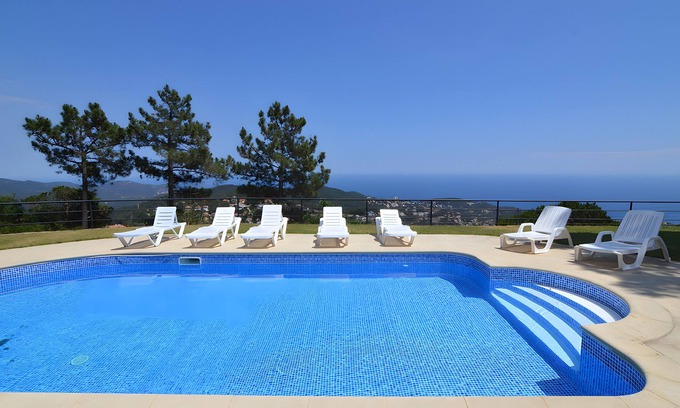 Lloret de Mar House | Holiday Home 'Roselles' with Sea View, Private Pool and Wi-Fi