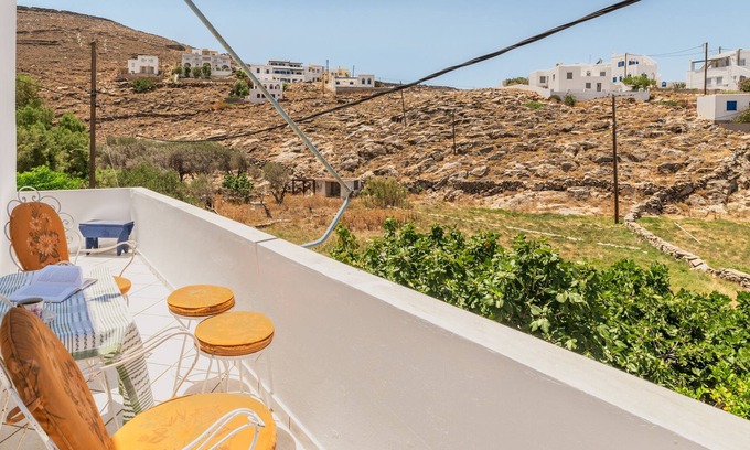 Panormos House | Holiday Home 'Serenity Panormos Traditional Home' with Mountain View, Wi-Fi and Air Conditioning