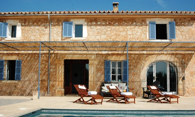 Lloseta House | Holiday Home 'Son Pelai Menut' with Mountain View, Wi-Fi and Air Conditioning